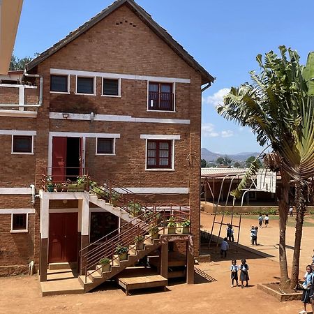 Apartmán Lycee Picot De Cloriviere Dont Les Revenus Financent L'Education Des Eleves Antsirabe Exteriér fotografie