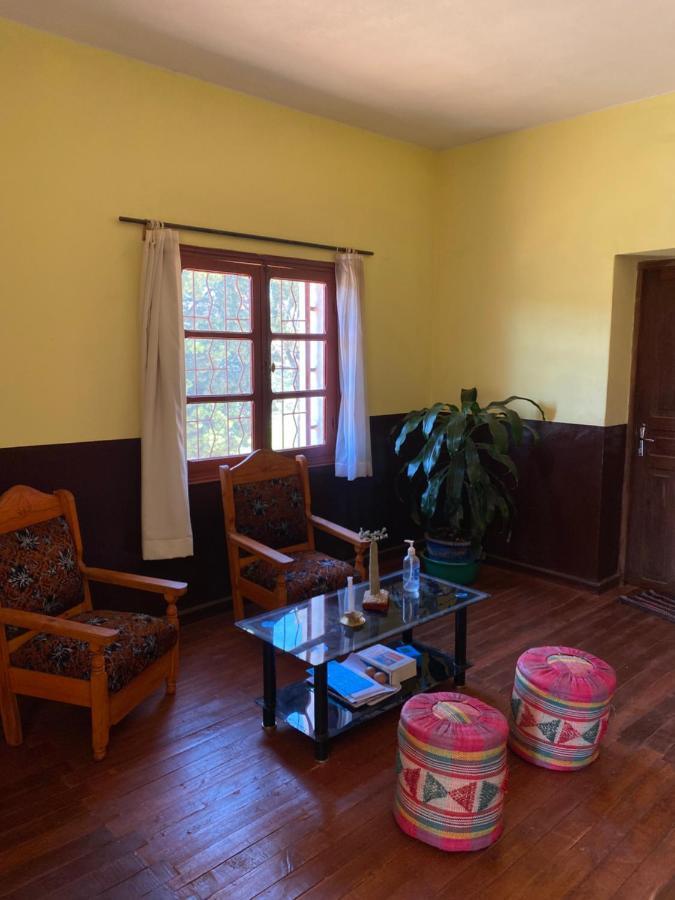 Apartmán Lycee Picot De Cloriviere Dont Les Revenus Financent L'Education Des Eleves Antsirabe Exteriér fotografie